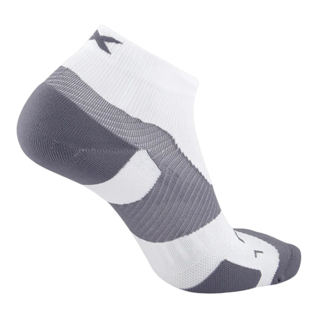 2XU - Vectr Light Cushion 1/4 Crew Sock - White/Grey - Image 2
